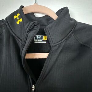 Under armour small I think men’s nice and warm stretchy
